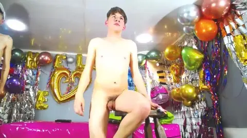Heiße Twink-Gruppe im Liveshow