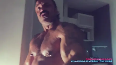 RoganRichards - garanhão musculoso bem tarado