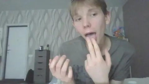 Twink camboy sexy SweetBoy70 en show caliente