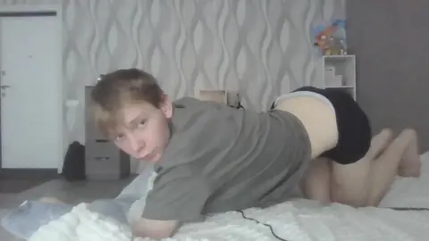 Sexy Twink-Camboy SweetBoy70 in heißer Show