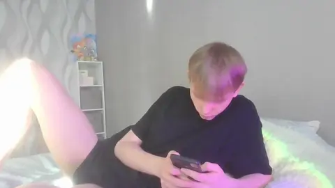 Twink Sweetbo hot in solo davanti alla cam