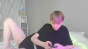 Twink Sweetbo caliente en solo frente a la cámara