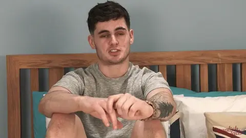 Aldo Walsh - el famoso hetero de Instagram se deja dominar por primera vez