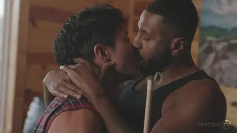 Warum dieser asiatische Twink auf riesige Schwänze steht