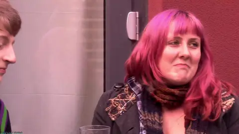 Jordan Jacobs & Alfie Bee - Mignon petit minet gay avec une grosse bite