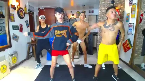 Sexo em grupo pornô bem quente entre amigos