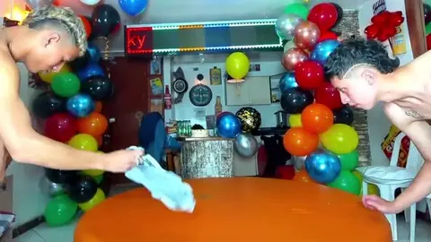 Show porno en grupo con camboys en cámara