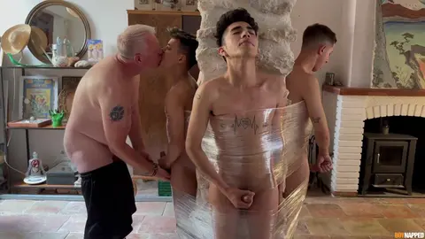 David Cameron, Kyillian Maxwell - Orgia com twinks submissos - Parte 4