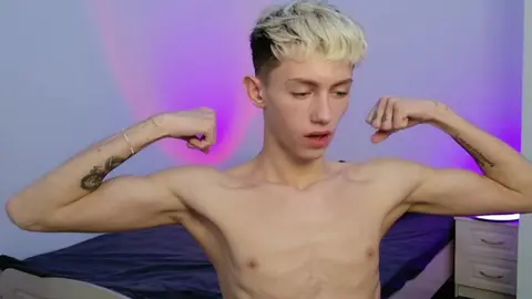 Heißer Twink LeonLure in einer Live-Pornoshow