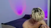 Twink caliente LeonLure en show porno en vivo