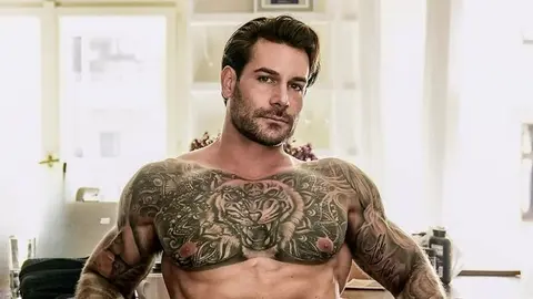 Papi fucks the virgin out of Notorious One