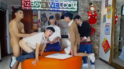 Sesso di gruppo di twink – BenzBoys