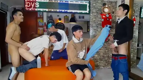 Twink-Gruppensex – BenzBoys