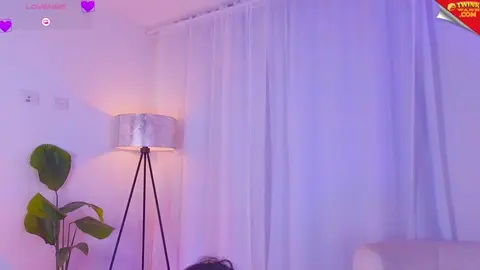 Twink camboy bem quente em show solo na webcam