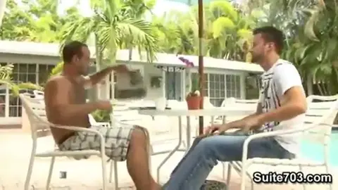 Bene dentro il culo e si continua forte