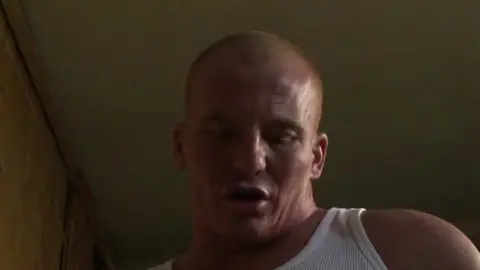 Buttafuori contro tipi caldi