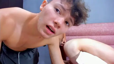 Gruppo di camboy latini in sesso 2