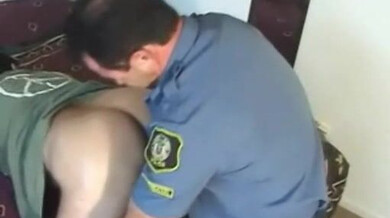 Flics bien virils choppent leur mec