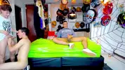 Twink-Camboys in der Gruppenshow
