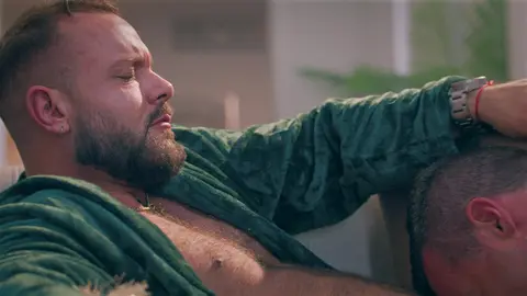 Bred & Breakfast: The Push It Inn - Sir Peter & Derek Kage