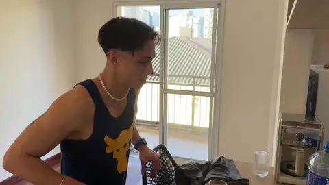 Open House, Open Hole - Un jeune homme mignon devient la cuve à sperme agent immobilier