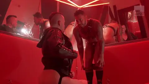 Fist : AXEL ABYSSE, Viktor Rom