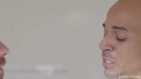 Kiss Me / Fuck Me – Gay’s Anatomy