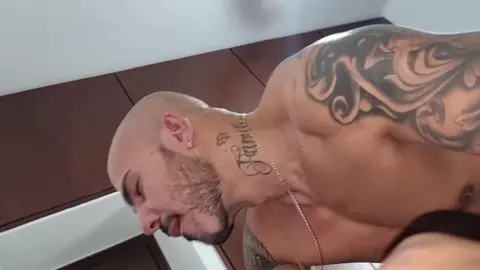 Chaque pénétration est plus profonde