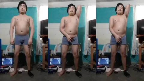 Jesus en boxer jalandose el pene avienta semen #69