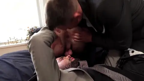 Gentlemen 37 : Corporate Uncaged