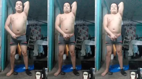 Jesus en boxer jalandose el pene avienta semen #103