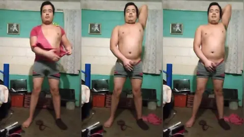 Jesus en boxer jalandose el pene avienta semen #106