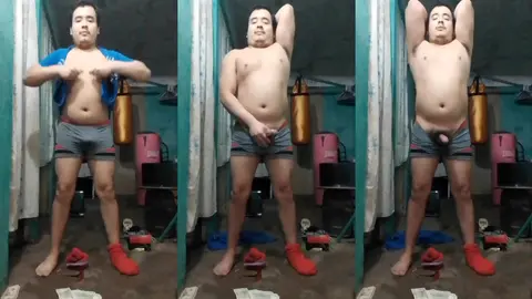 Jesus en boxer jalandose el pene avienta semen #108