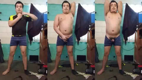 Jesus en boxer jalandose el pene avienta semen #112