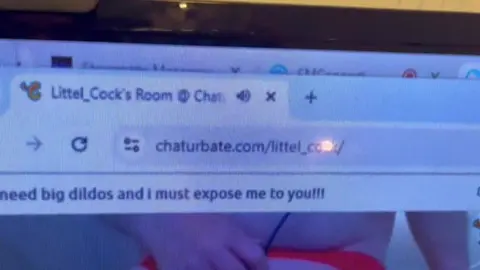 Look at that loser faggot