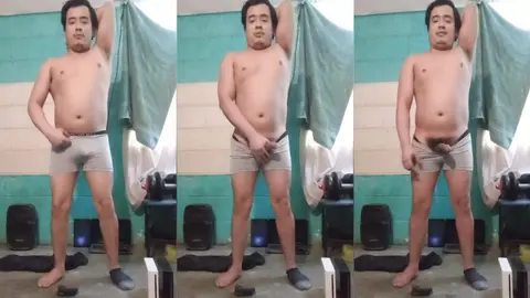 Jesus en boxer jalandose el pene avienta semen #122
