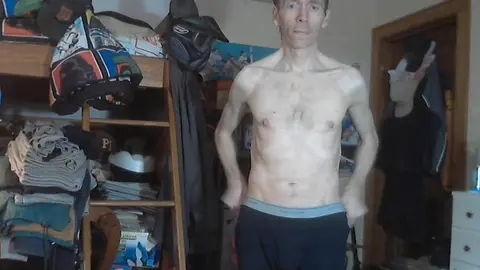 Meu submisso tira a roupa para seu mestre