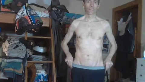 Meu submisso tira a roupa para seu mestre