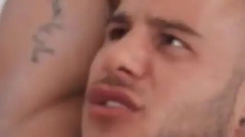 Comendo o amigo durante o Jogo