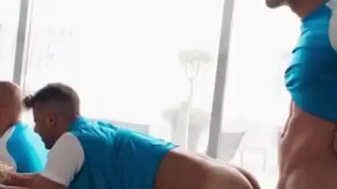 Comendo o amigo durante o Jogo