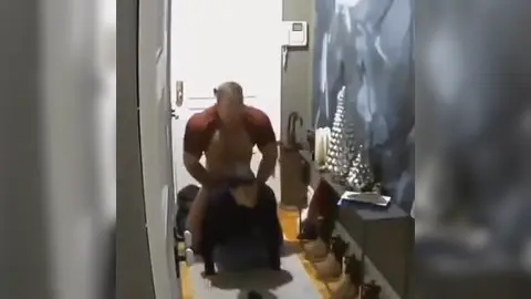 Grandão Comendo Baixinho