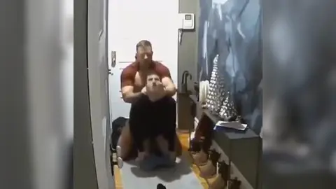 Grandão Comendo Baixinho