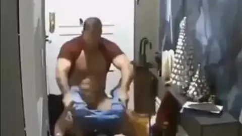 Grandão Comendo Baixinho