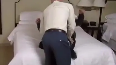 fodendo amigo enquanto ele dorme