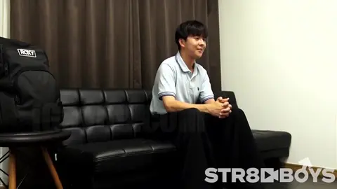 Baby-faced college student