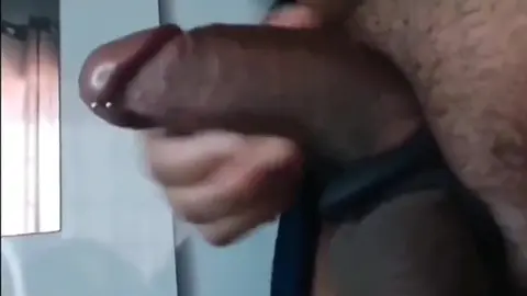 iAmBearBoy Ordenhando Seu Pau Até Gozar