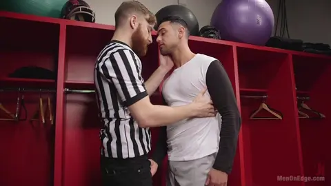 Giocatore di baseball bollente negli spogliatoi – Josh Conners