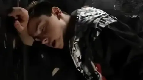 Glory hole entre lads britanniques