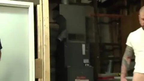 Obreros bien dotados escena 1