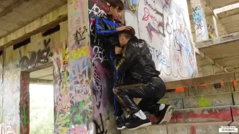 Ich bin seine schlechte Angewohnheit